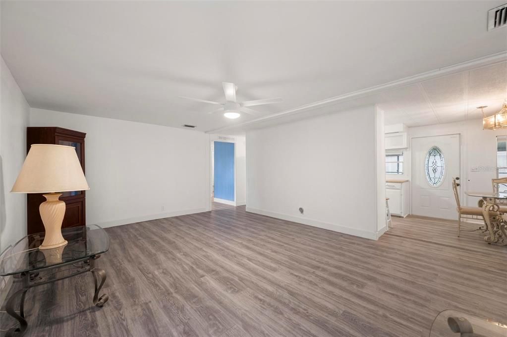На продажу: $105,000 (2 спален, 2 ванн, 1056 Квадратных фут)