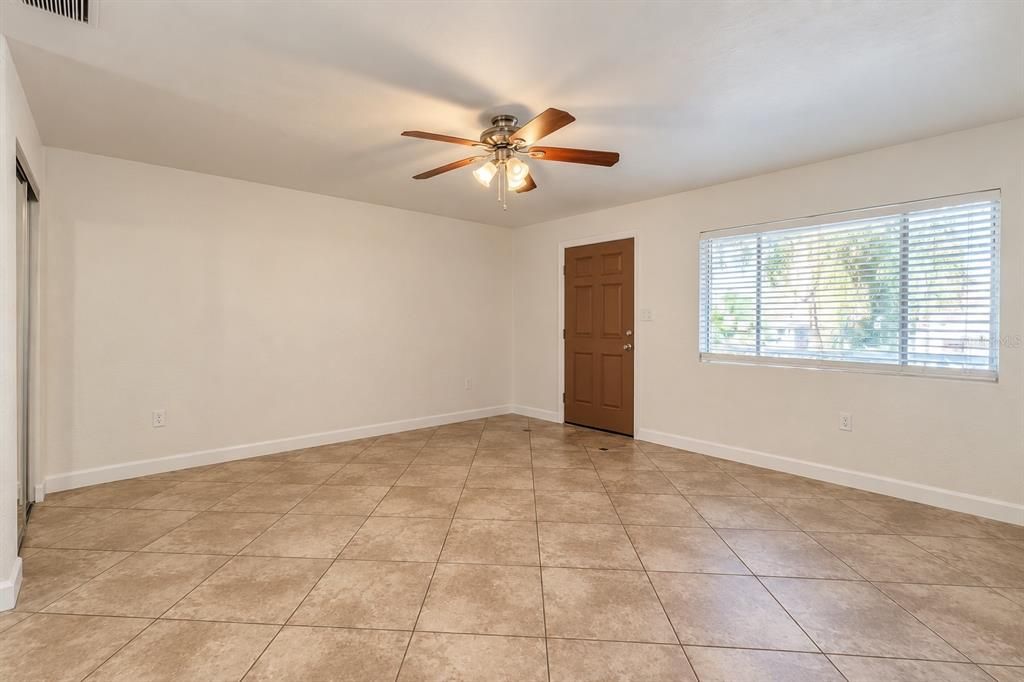 For Sale: $79,500 (1 beds, 1 baths, 608 Square Feet)