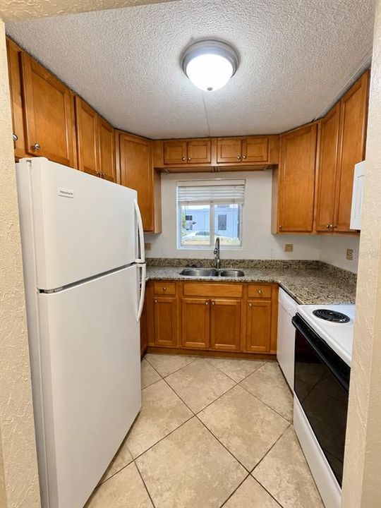 For Sale: $79,500 (1 beds, 1 baths, 608 Square Feet)