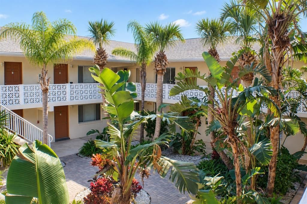 For Sale: $79,500 (1 beds, 1 baths, 608 Square Feet)