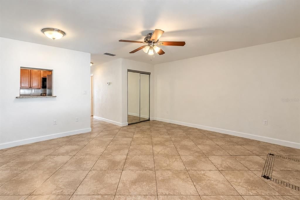 For Sale: $79,500 (1 beds, 1 baths, 608 Square Feet)