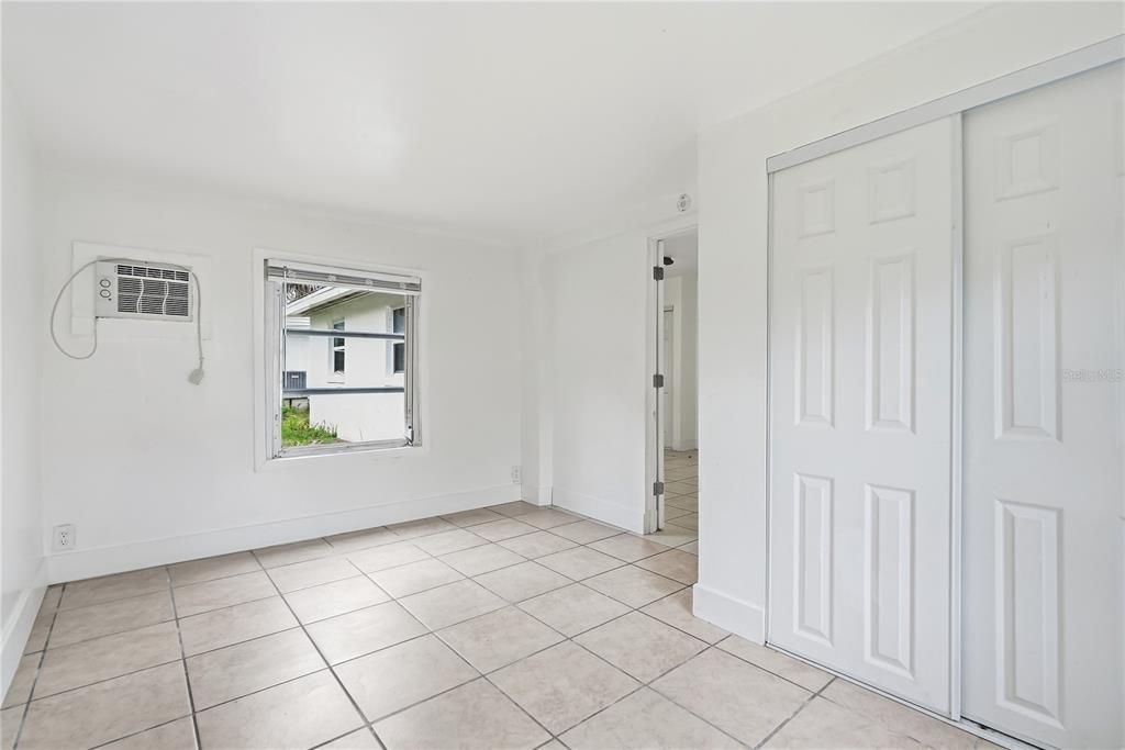 For Sale: $185,000 (3 beds, 1 baths, 908 Square Feet)