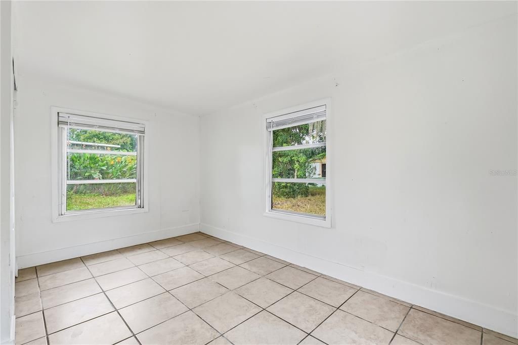 For Sale: $185,000 (3 beds, 1 baths, 908 Square Feet)