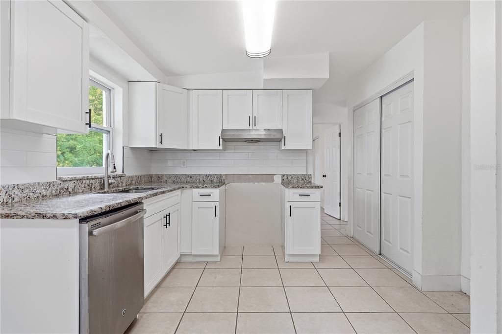 For Sale: $185,000 (3 beds, 1 baths, 908 Square Feet)