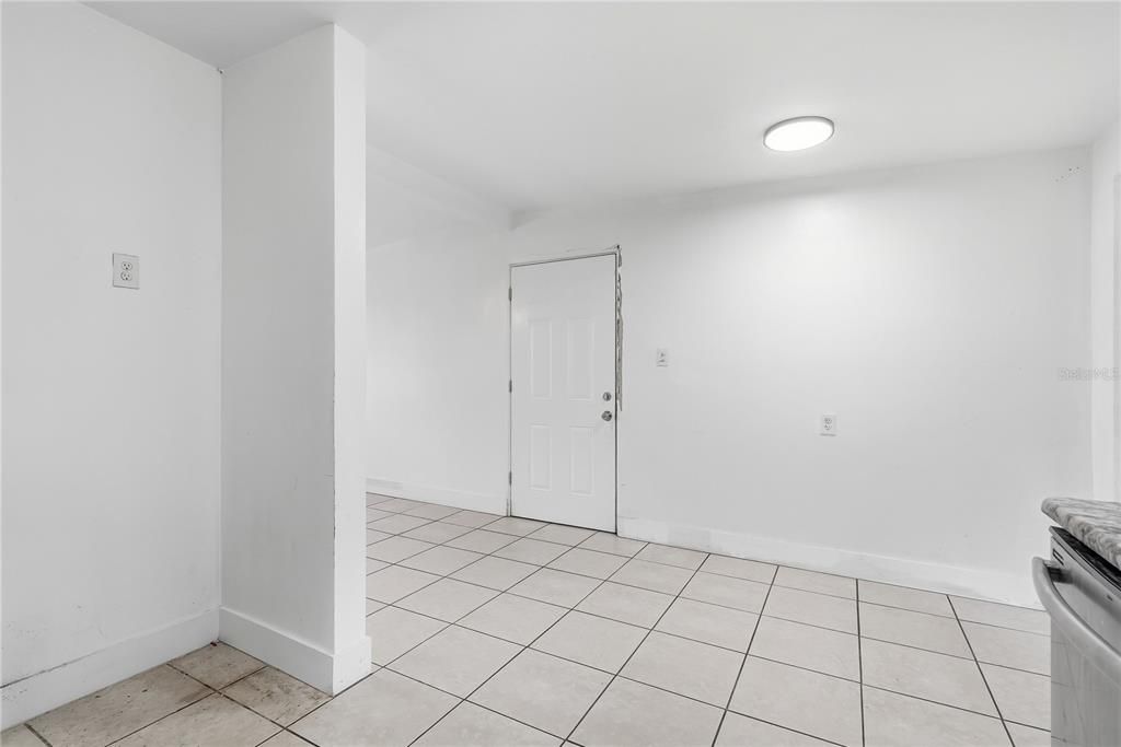 For Sale: $185,000 (3 beds, 1 baths, 908 Square Feet)