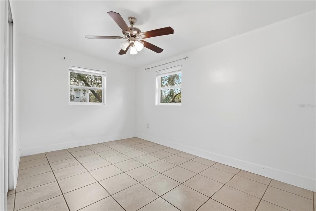 For Sale: $185,000 (3 beds, 1 baths, 908 Square Feet)