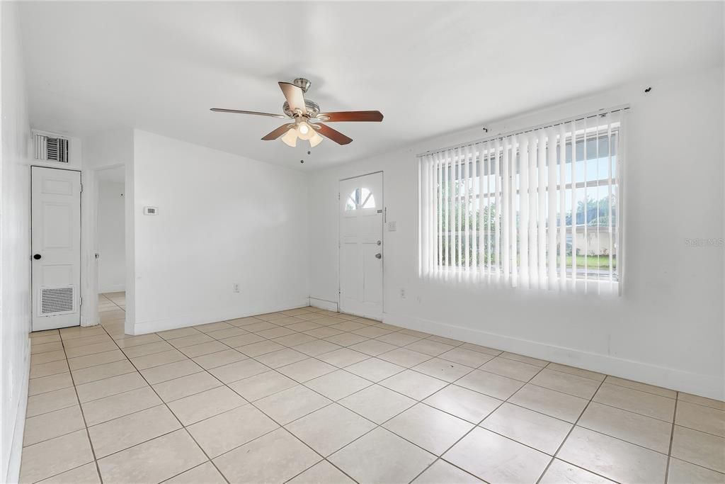 For Sale: $185,000 (3 beds, 1 baths, 908 Square Feet)