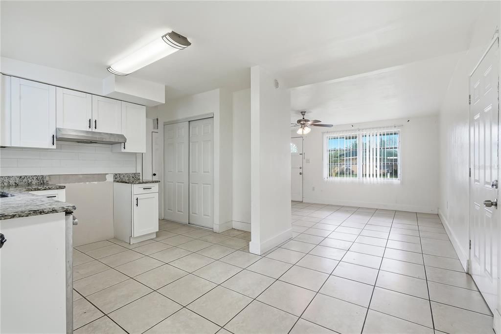 For Sale: $185,000 (3 beds, 1 baths, 908 Square Feet)