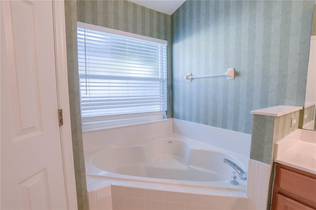 For Rent: $2,795 (3 beds, 2 baths, 2053 Square Feet)