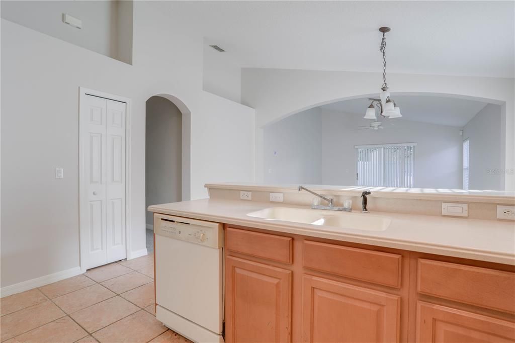 For Rent: $2,795 (3 beds, 2 baths, 2053 Square Feet)