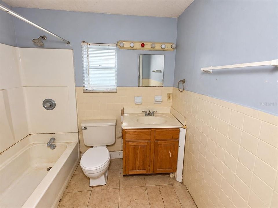 На продажу: $249,950 (3 спален, 1 ванн, 1464 Квадратных фут)