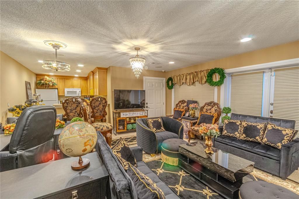 En Venta: $1,399,000 (6 camas, 3 baños, 4225 Pies cuadrados)