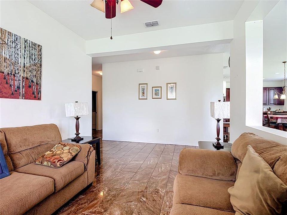 En Venta: $365,000 (3 camas, 2 baños, 1894 Pies cuadrados)