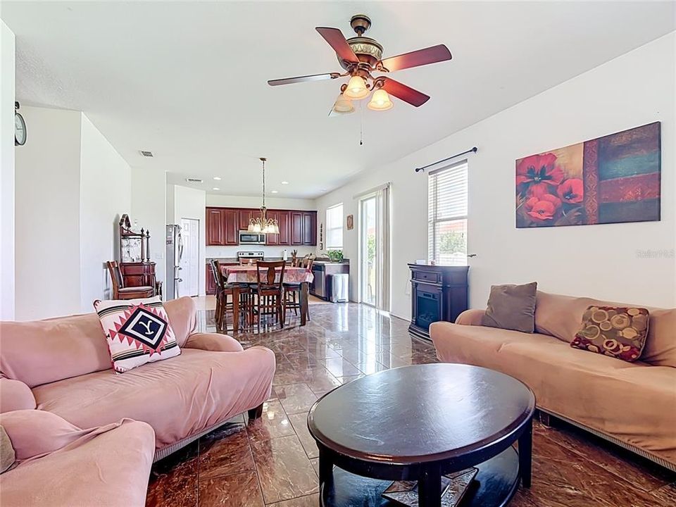 En Venta: $365,000 (3 camas, 2 baños, 1894 Pies cuadrados)