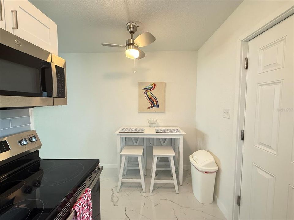 For Rent: $1,800 (1 beds, 1 baths, 430 Square Feet)