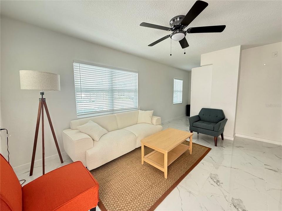 For Rent: $1,800 (1 beds, 1 baths, 430 Square Feet)
