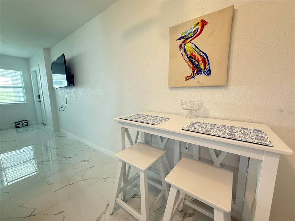 For Rent: $1,800 (1 beds, 1 baths, 430 Square Feet)