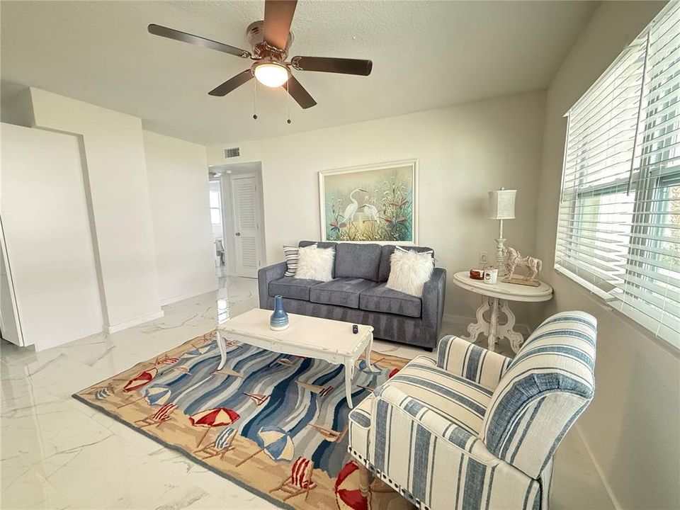 For Rent: $1,800 (1 beds, 1 baths, 430 Square Feet)