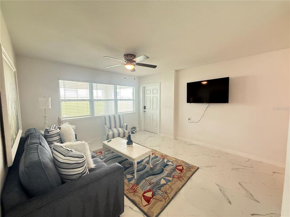 For Rent: $1,800 (1 beds, 1 baths, 430 Square Feet)