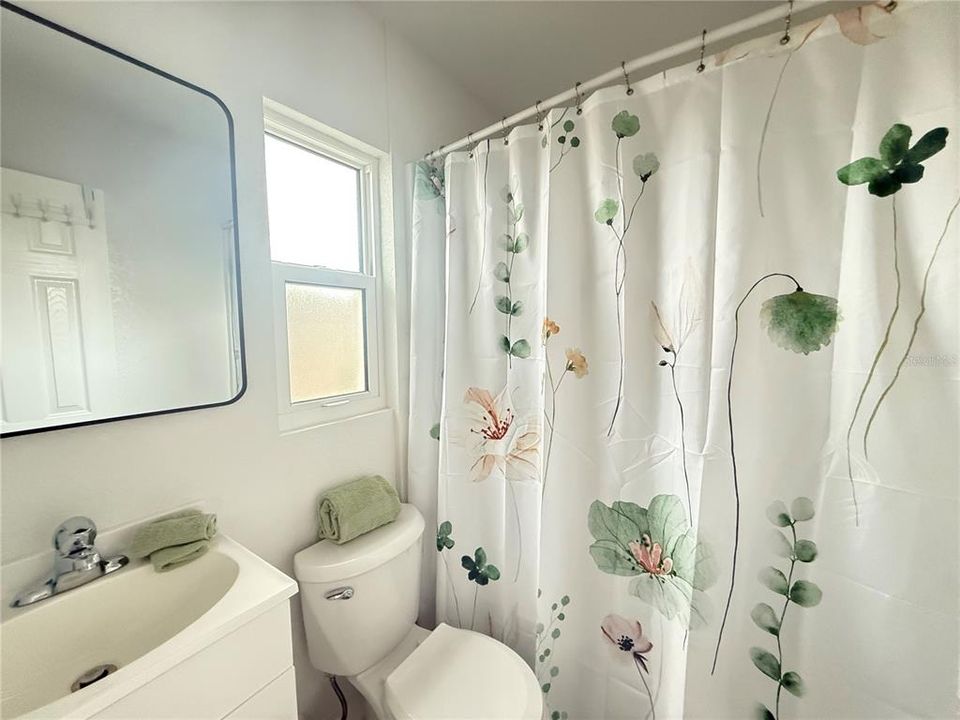For Rent: $1,800 (1 beds, 1 baths, 430 Square Feet)