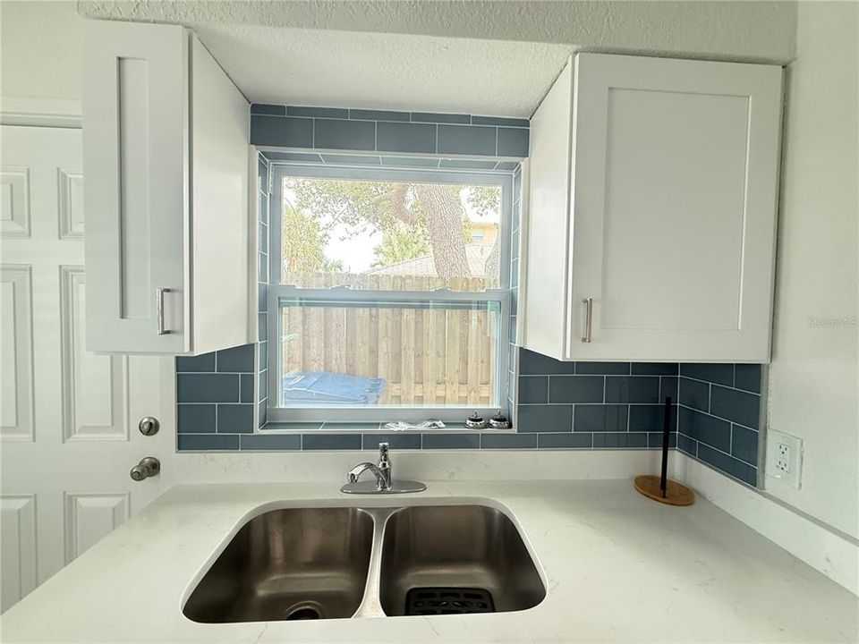 For Rent: $1,800 (1 beds, 1 baths, 430 Square Feet)