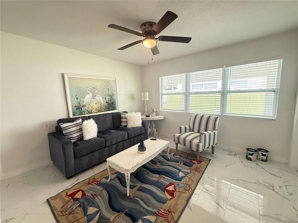For Rent: $1,800 (1 beds, 1 baths, 430 Square Feet)