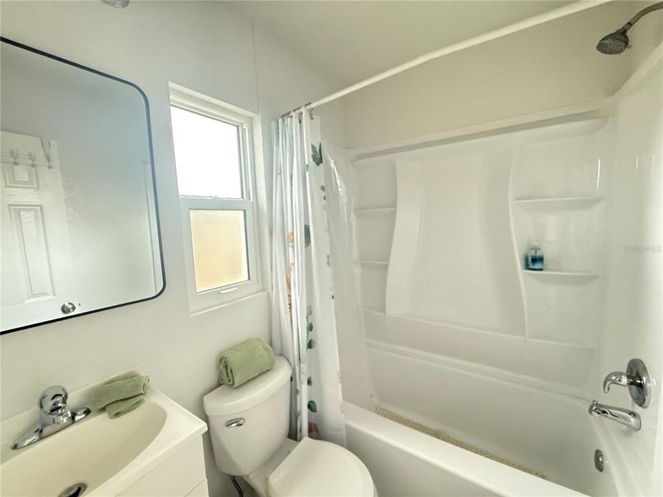 For Rent: $1,800 (1 beds, 1 baths, 430 Square Feet)