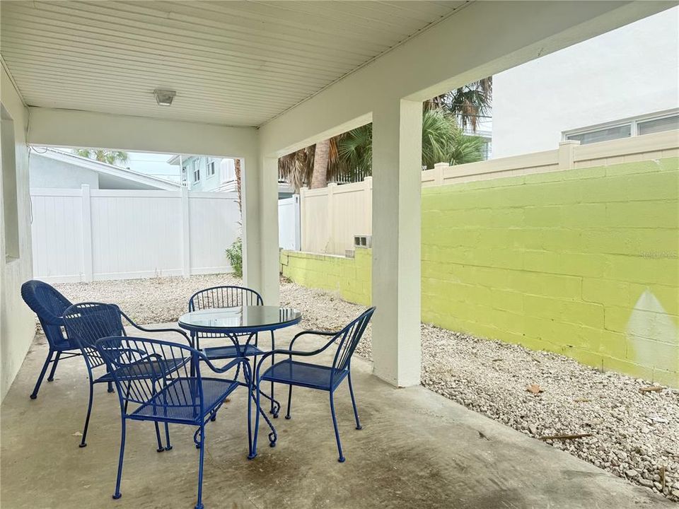 For Rent: $1,800 (1 beds, 1 baths, 430 Square Feet)