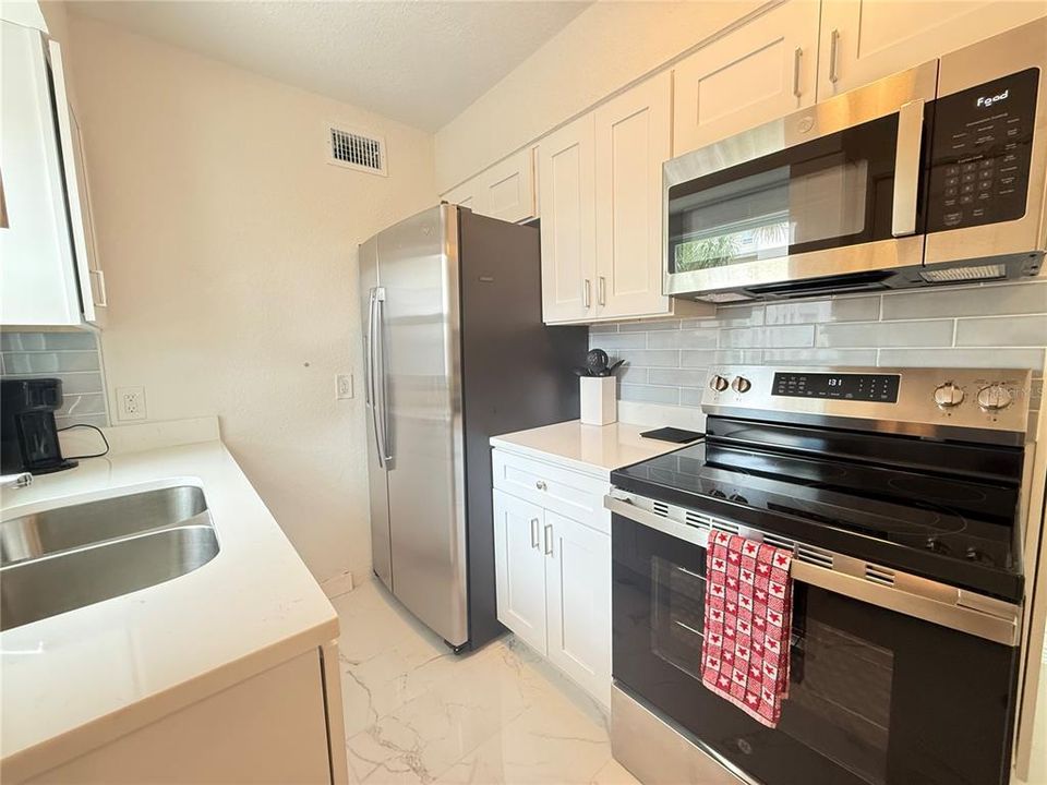 For Rent: $1,800 (1 beds, 1 baths, 430 Square Feet)