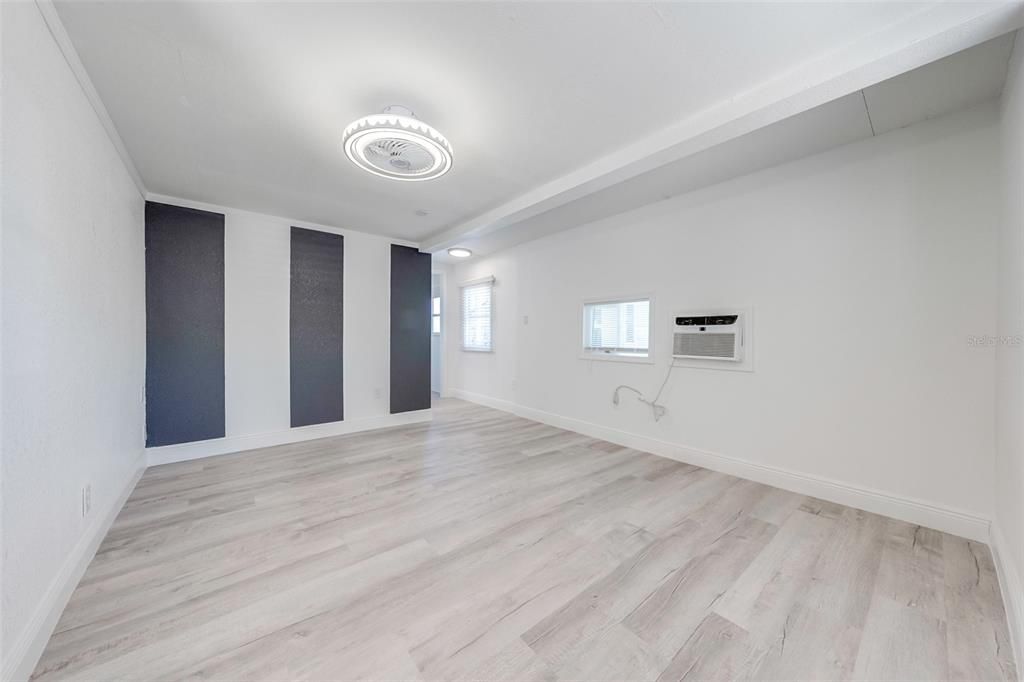 На продажу: $120,000 (1 спален, 1 ванн, 616 Квадратных фут)