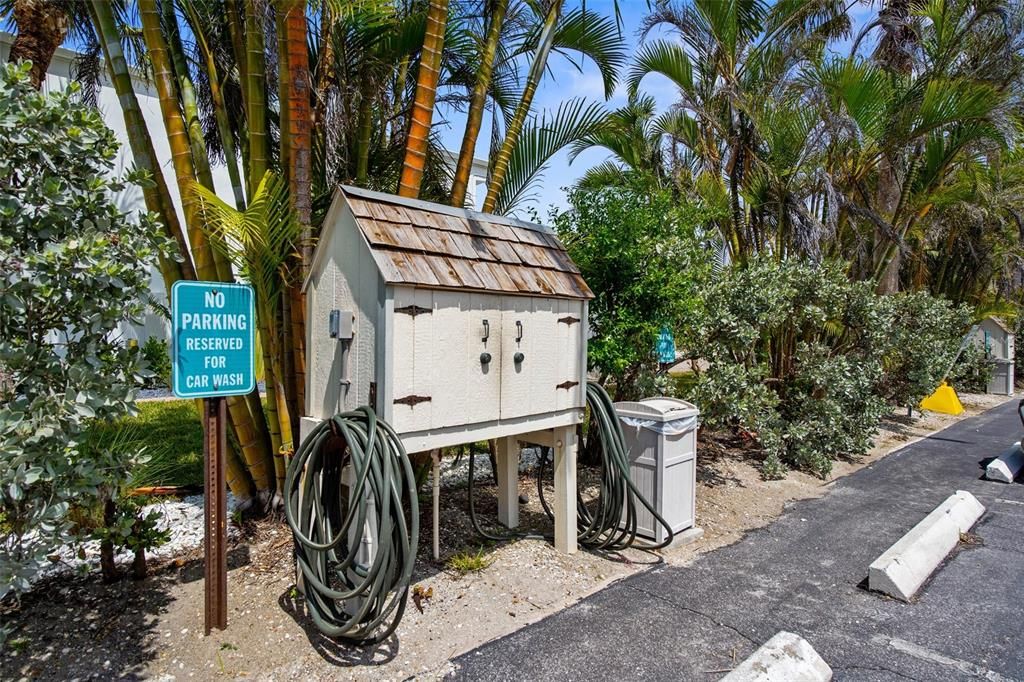For Sale: $319,000 (1 beds, 1 baths, 883 Square Feet)