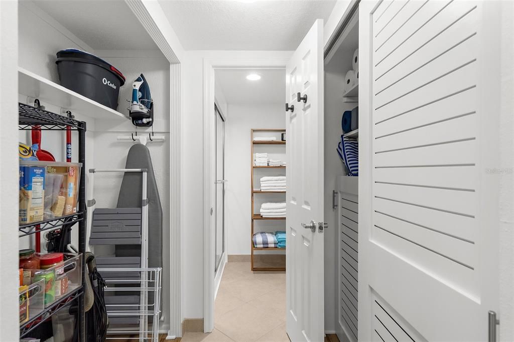 For Sale: $319,000 (1 beds, 1 baths, 883 Square Feet)