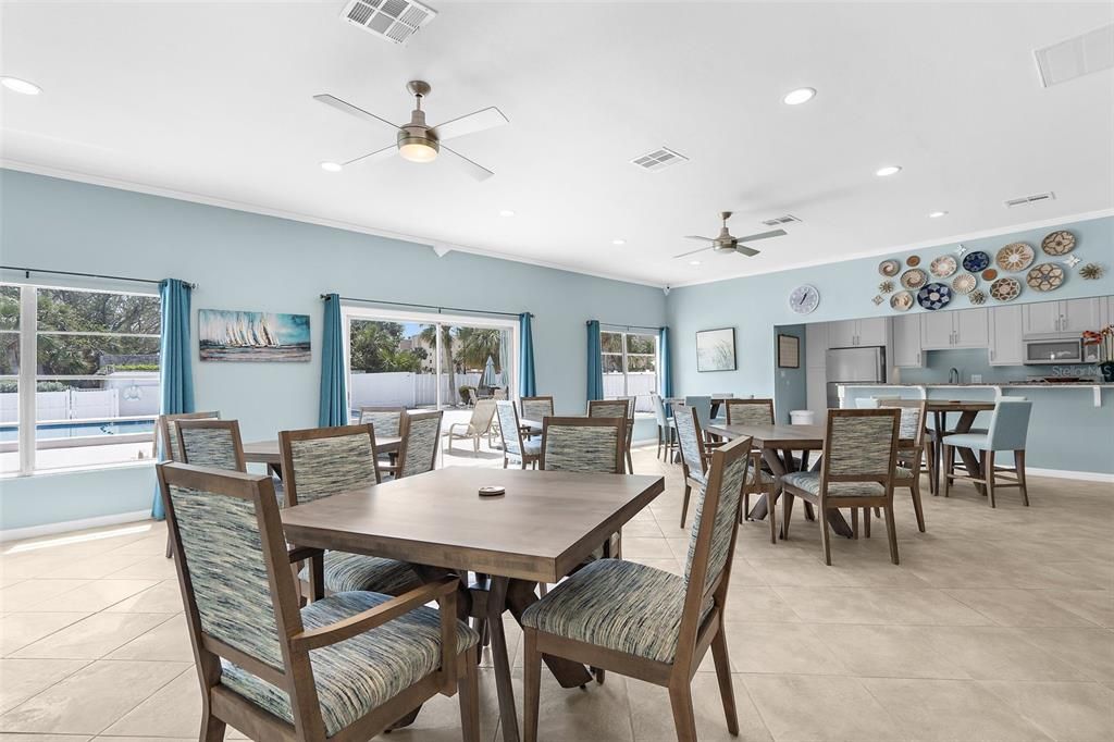 For Sale: $319,000 (1 beds, 1 baths, 883 Square Feet)