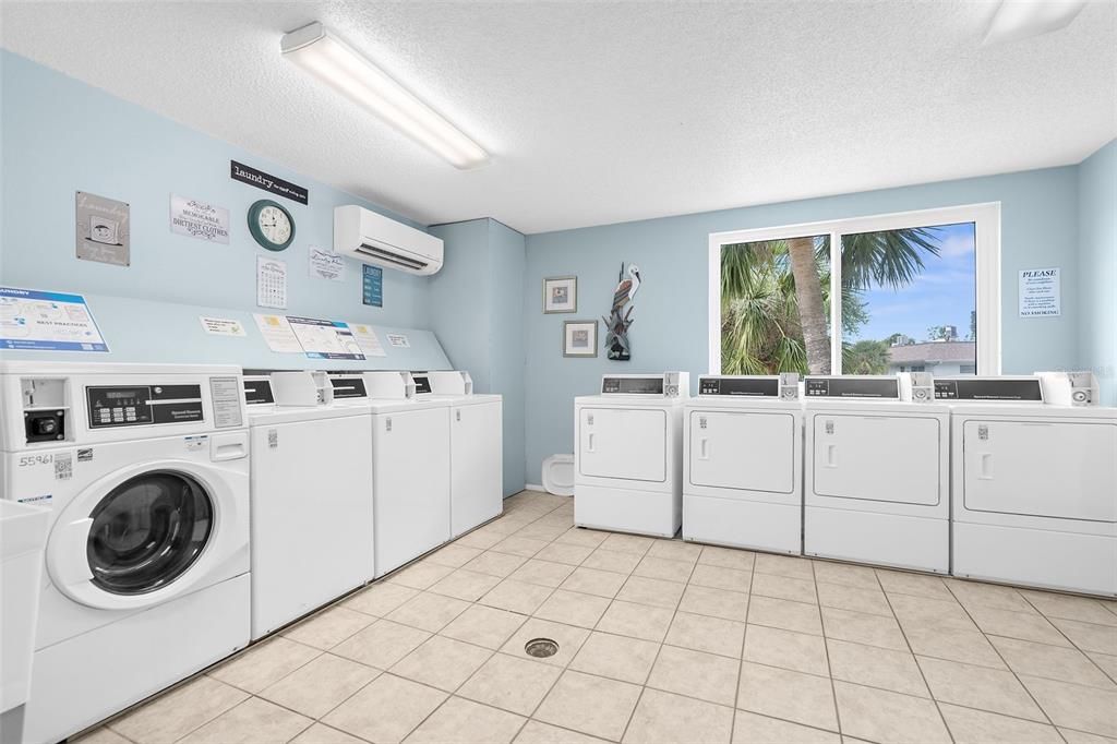 For Sale: $319,000 (1 beds, 1 baths, 883 Square Feet)