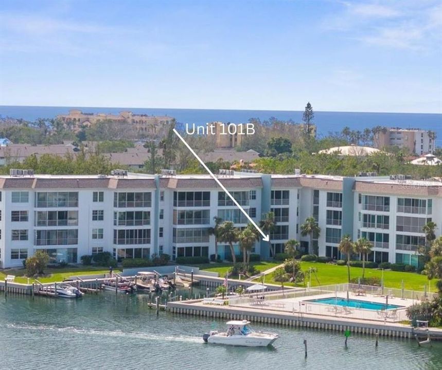 For Sale: $319,000 (1 beds, 1 baths, 883 Square Feet)