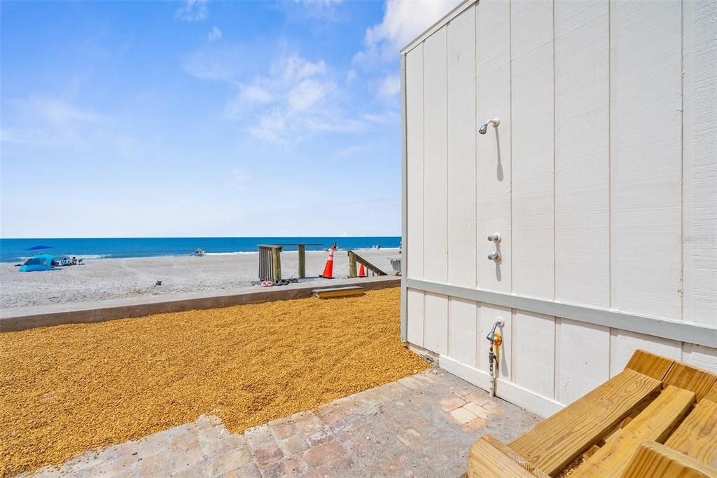 For Sale: $319,000 (1 beds, 1 baths, 883 Square Feet)
