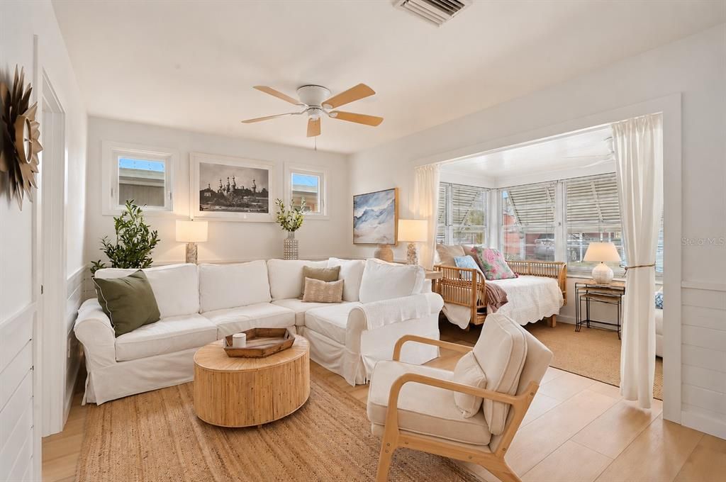 На продажу: $199,900 (1 спален, 1 ванн, 790 Квадратных фут)