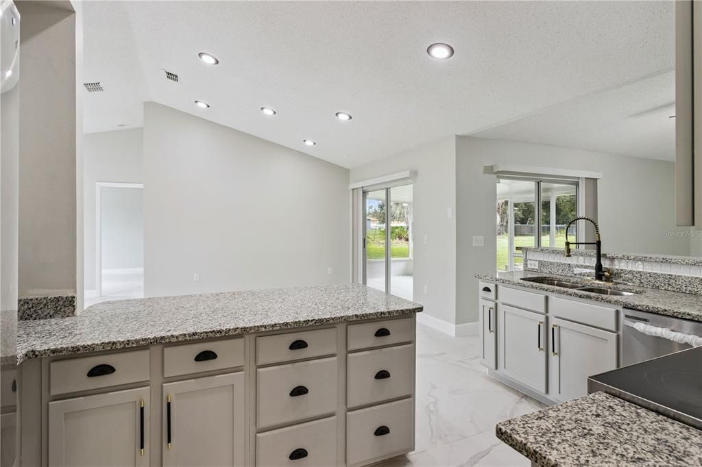 For Sale: $320,000 (4 beds, 2 baths, 1652 Square Feet)