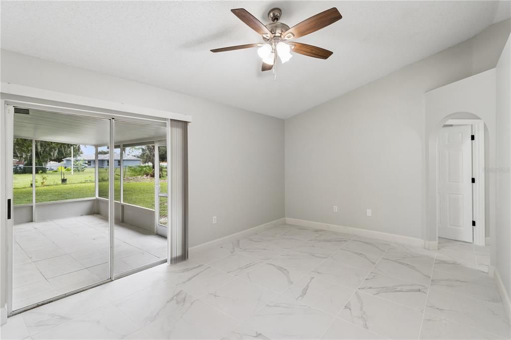 For Sale: $320,000 (4 beds, 2 baths, 1652 Square Feet)