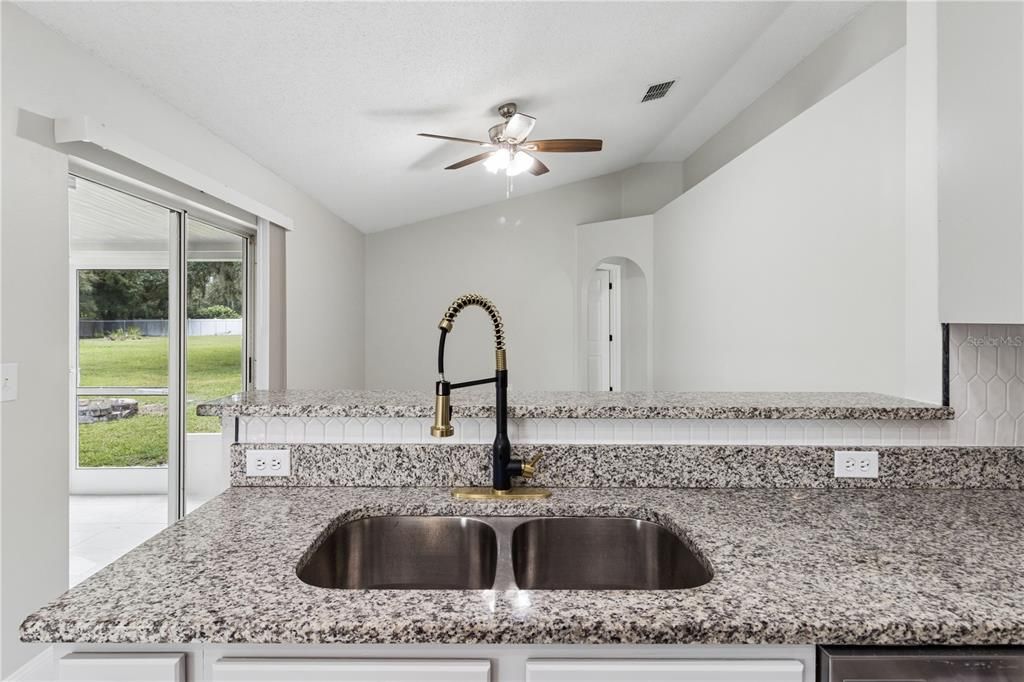 For Sale: $320,000 (4 beds, 2 baths, 1652 Square Feet)
