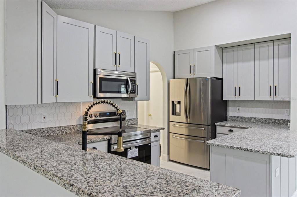 For Sale: $320,000 (4 beds, 2 baths, 1652 Square Feet)