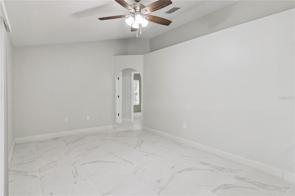 For Sale: $320,000 (4 beds, 2 baths, 1652 Square Feet)