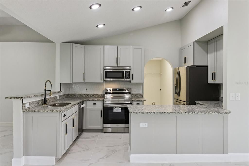 For Sale: $320,000 (4 beds, 2 baths, 1652 Square Feet)