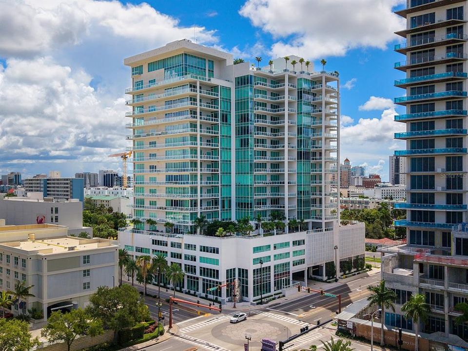 For Sale: $3,450,000 (3 beds, 3 baths, 3700 Square Feet)