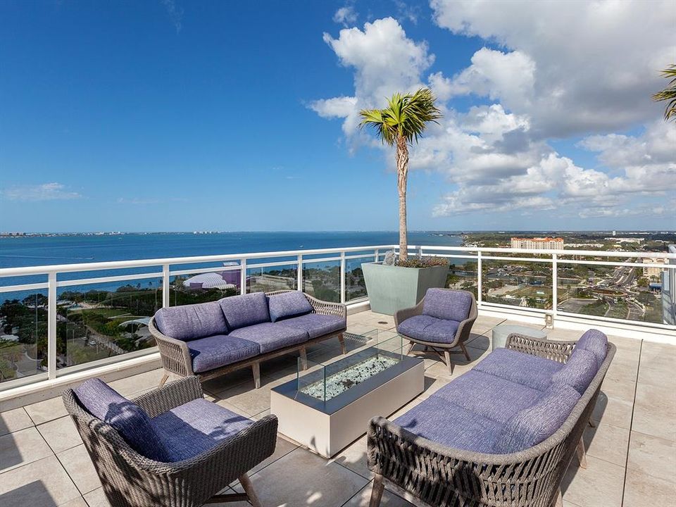 For Sale: $3,450,000 (3 beds, 3 baths, 3700 Square Feet)