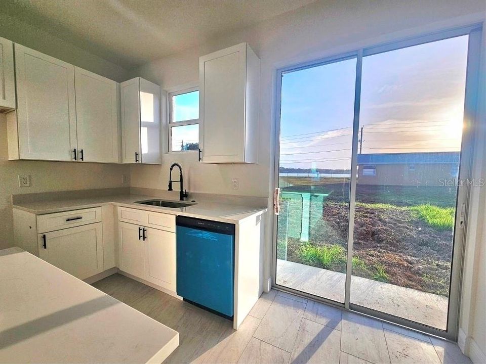 For Rent: $2,450 (3 beds, 2 baths, 1303 Square Feet)