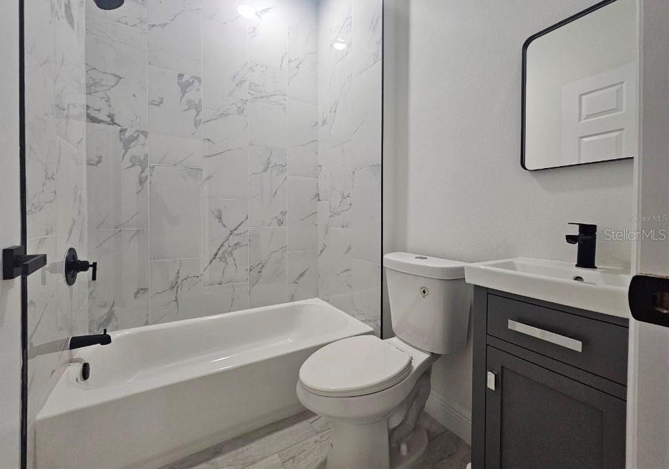 For Rent: $2,450 (3 beds, 2 baths, 1303 Square Feet)
