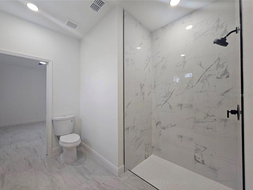 For Rent: $2,450 (3 beds, 2 baths, 1303 Square Feet)