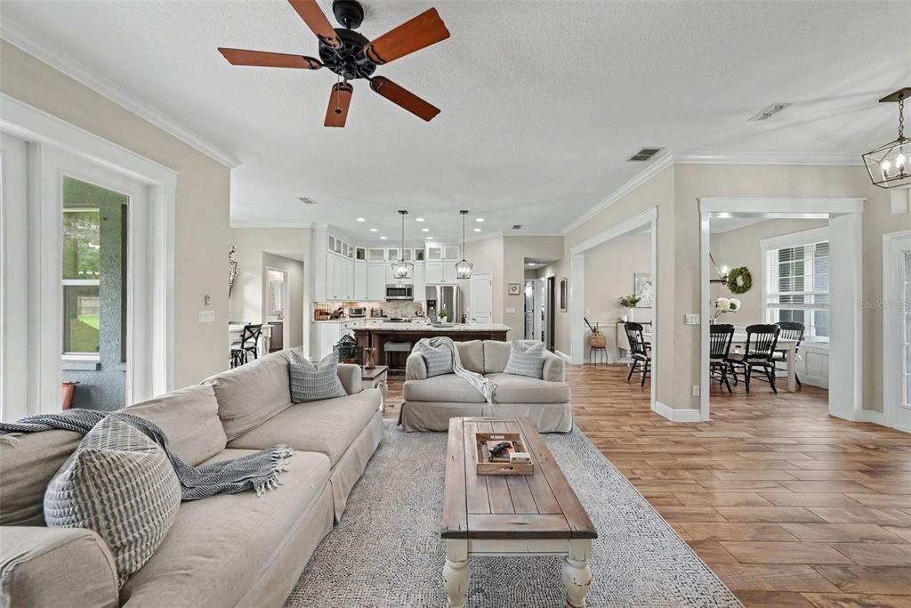 En Venta: $655,000 (4 camas, 3 baños, 2278 Pies cuadrados)