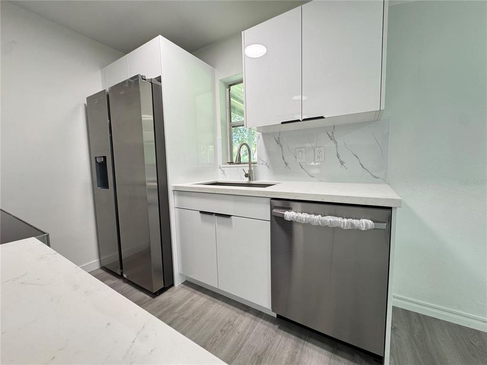 En Venta: $273,000 (4 camas, 2 baños, 1437 Pies cuadrados)
